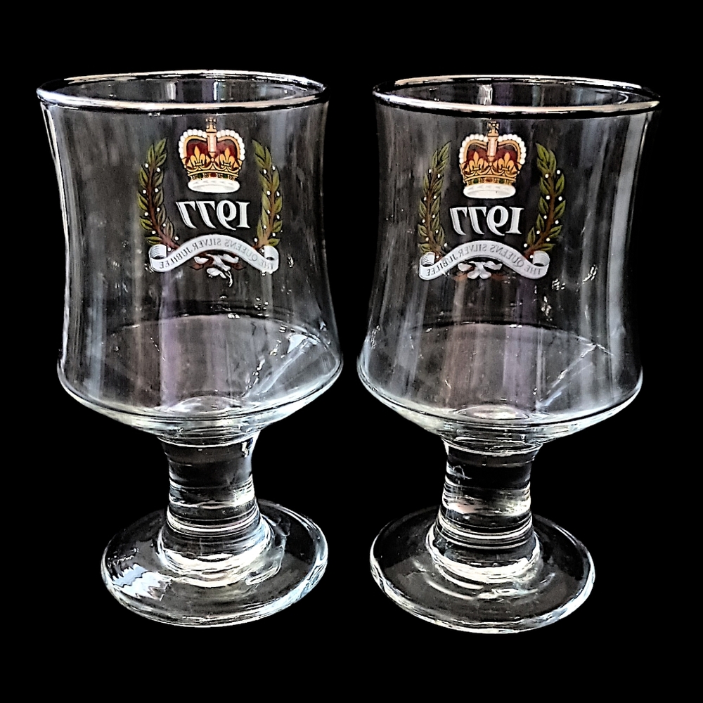 2 Queen Elizabeth II Silver Jubilee Coupe Glasses Wine‎ Cordial Souvenir Goblet - Picture 7 of 16